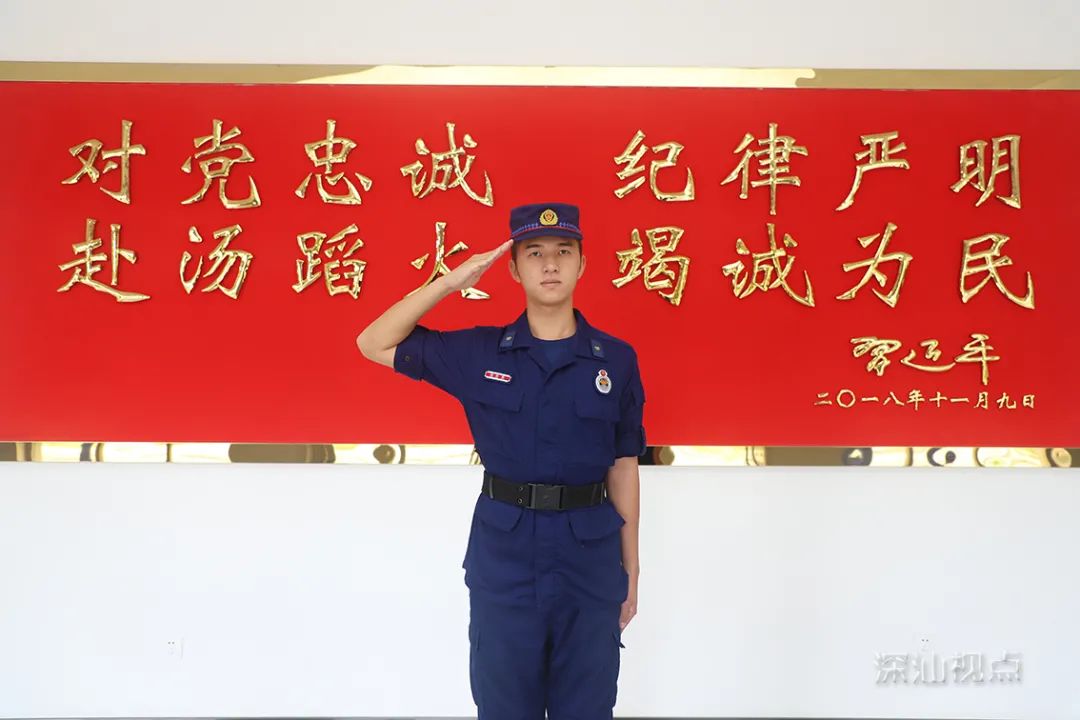 伤疤是最好的勋章,刻苦训练只为了在关键时刻赴汤蹈火,竭诚为民